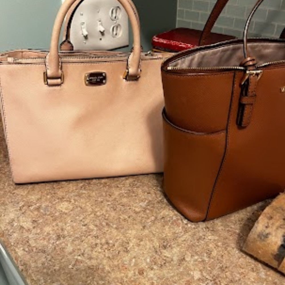 Michael Kors Saffiano satchel; NEEDS PROFESSIONAL CLEAN! With crossbody strap - Picture 13 of 13